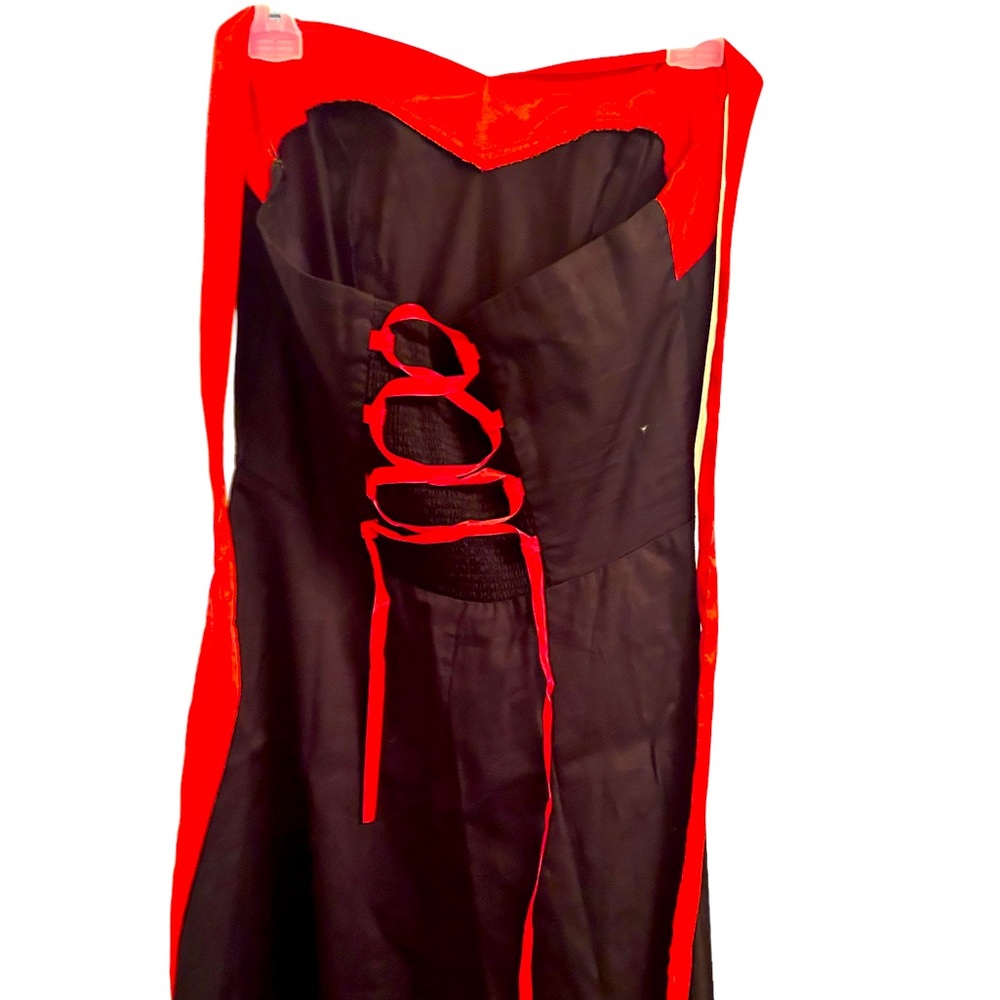 50 style dress with straps that tie around the neck.